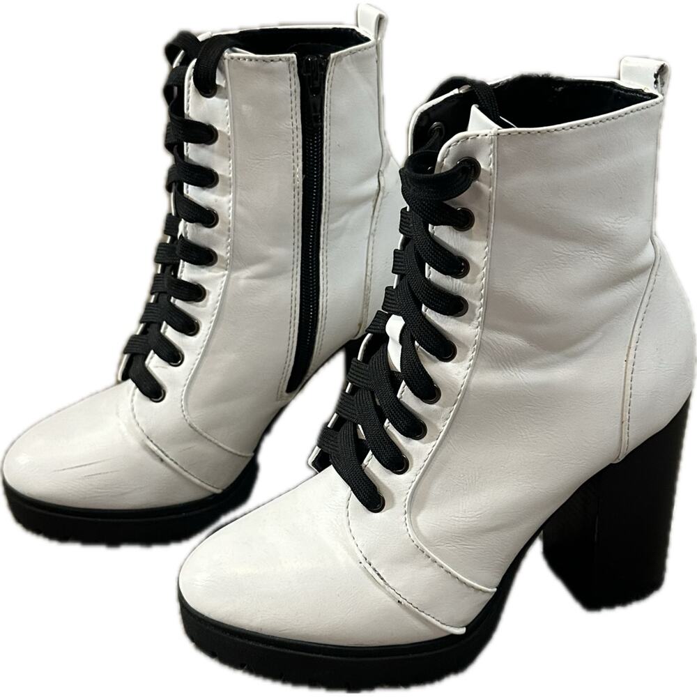 SODA White Heeled Boots with Black Laces - SIze 6